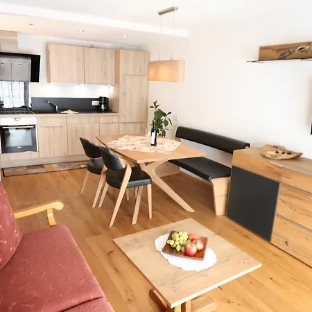 Haus Baumgartner 아파트 *